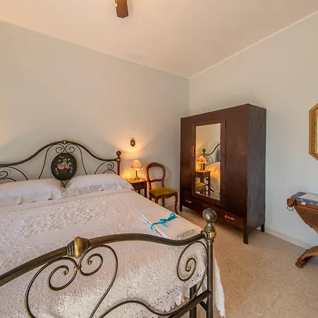 Landhuis Isola Dei Calanchi - *