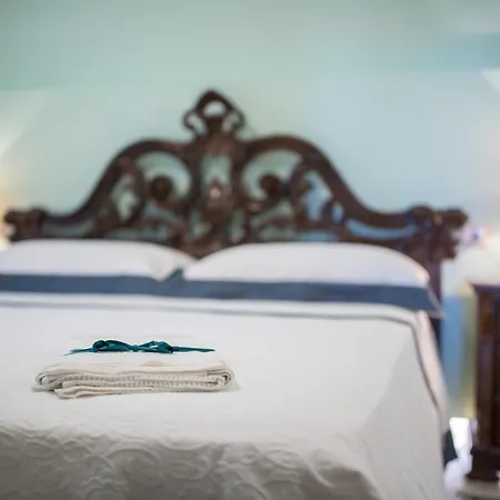 Isola Dei Calanchi - *