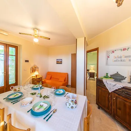 Isola Dei Calanchi - *