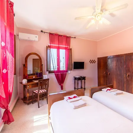 Isola Dei Calanchi - *