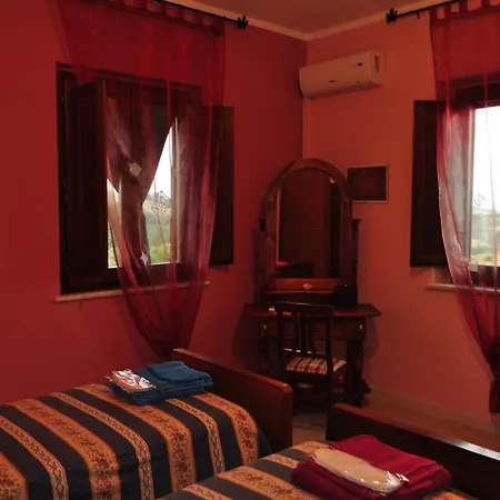 Isola Dei Calanchi - *