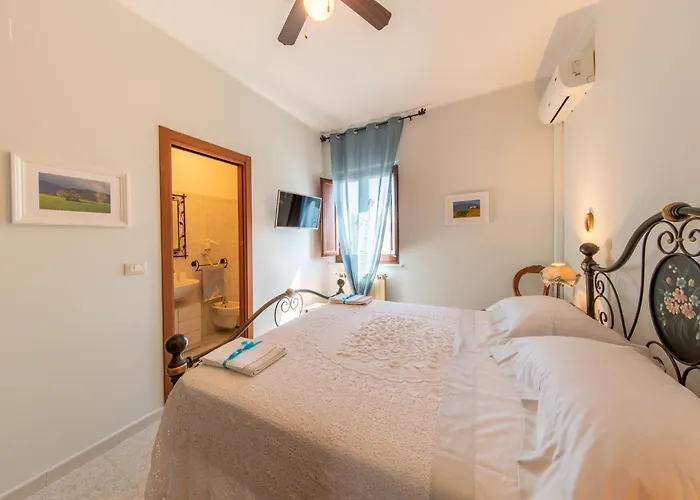 Isola Dei Calanchi - *