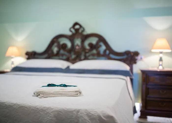 Isola Dei Calanchi - *