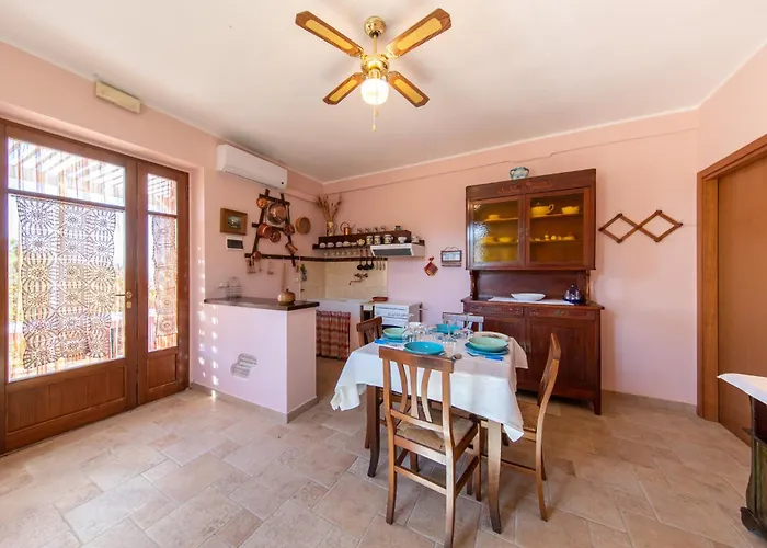 Isola Dei Calanchi - *